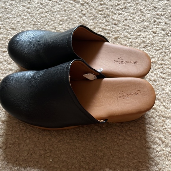 Size 8 clogs I got from target and wore once - Picture 2 of 4